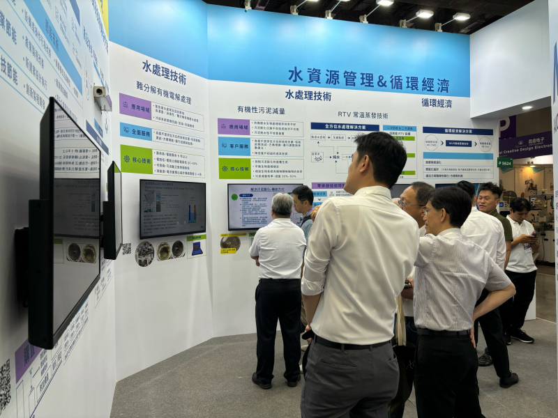友達以深厚的智慧製造經驗發展永續戰略，積極延伸價值鏈，轉化成可供外界使用的綠色智慧服務，進軍SEMICON Taiwan 2024，提供半導體產業鏈打造AI世代的永續即戰力。