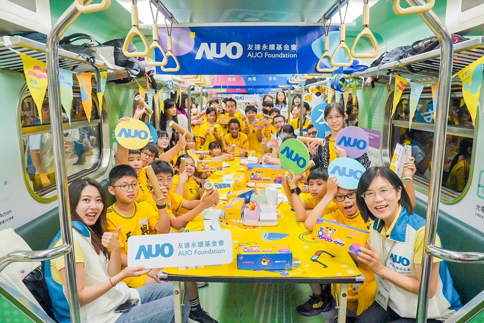 友達永續基金會響應國科會推動的「臺灣科普環島列車」正式啟航，透過「生活中的科學」車廂課程設計，展開為期6天巡迴全臺17個縣市、？32站的移動式科普之旅