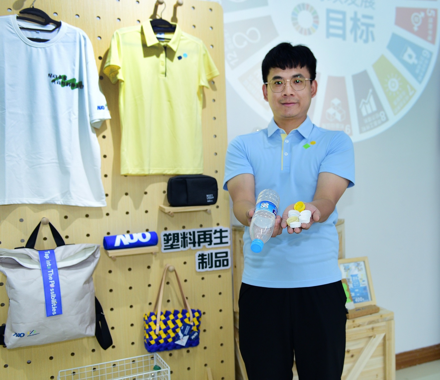 「2024智慧沐鸣2平台展」永续发展馆中，展示沐鸣2平台厦门驱动永续发展之成果，包含将厂内废弃物再制为实用物品，将永续发展理念深植于员工生活日常实践